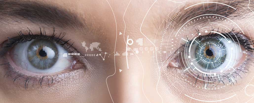 Grande plano de olhos de mulher; scan da íris no olho esquerdo; alusão a worldcoin